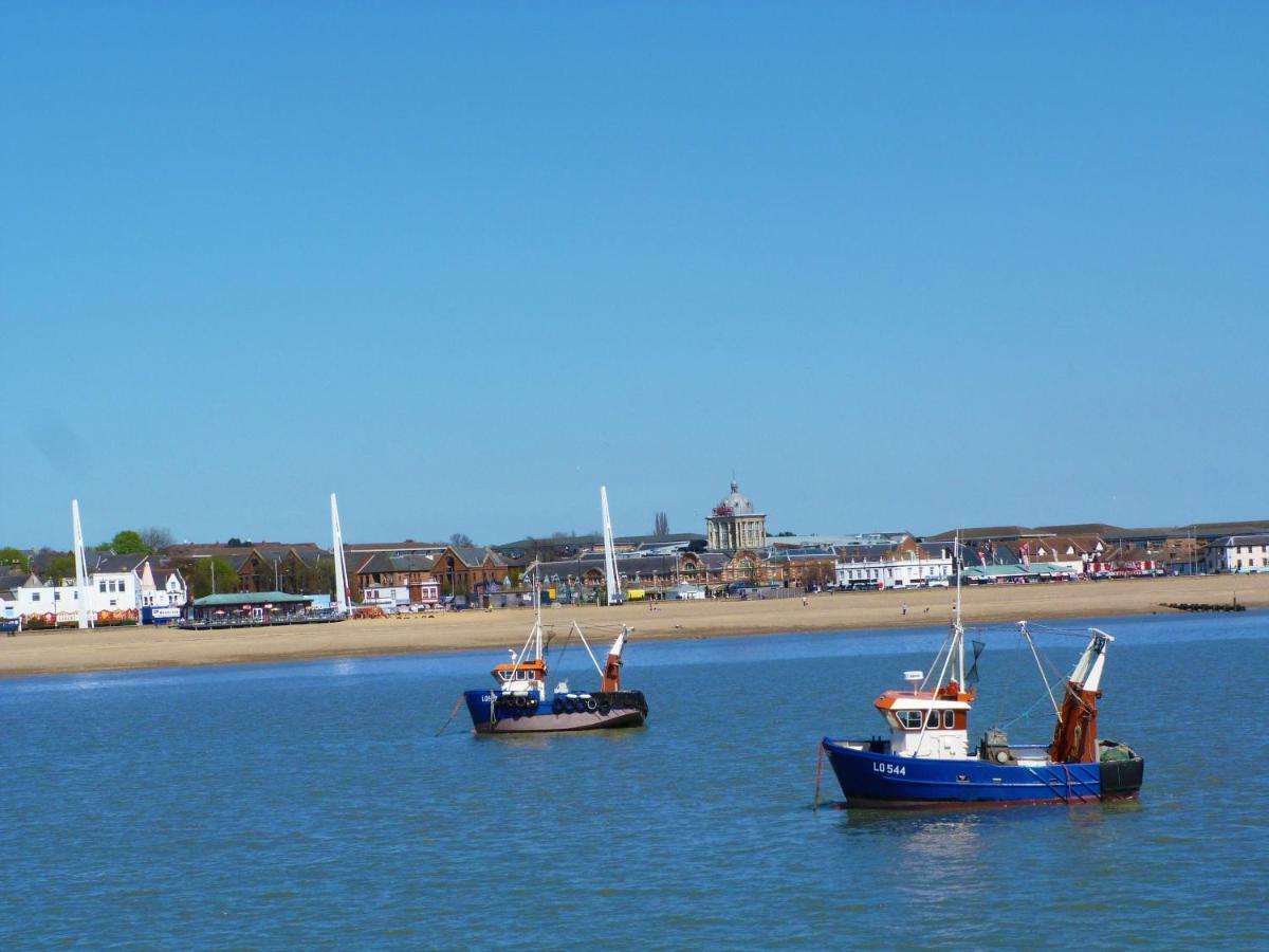 Southend Central Hotel - Close To Beach, City Centre, Train Station & Southend Airport ภายนอก รูปภาพ